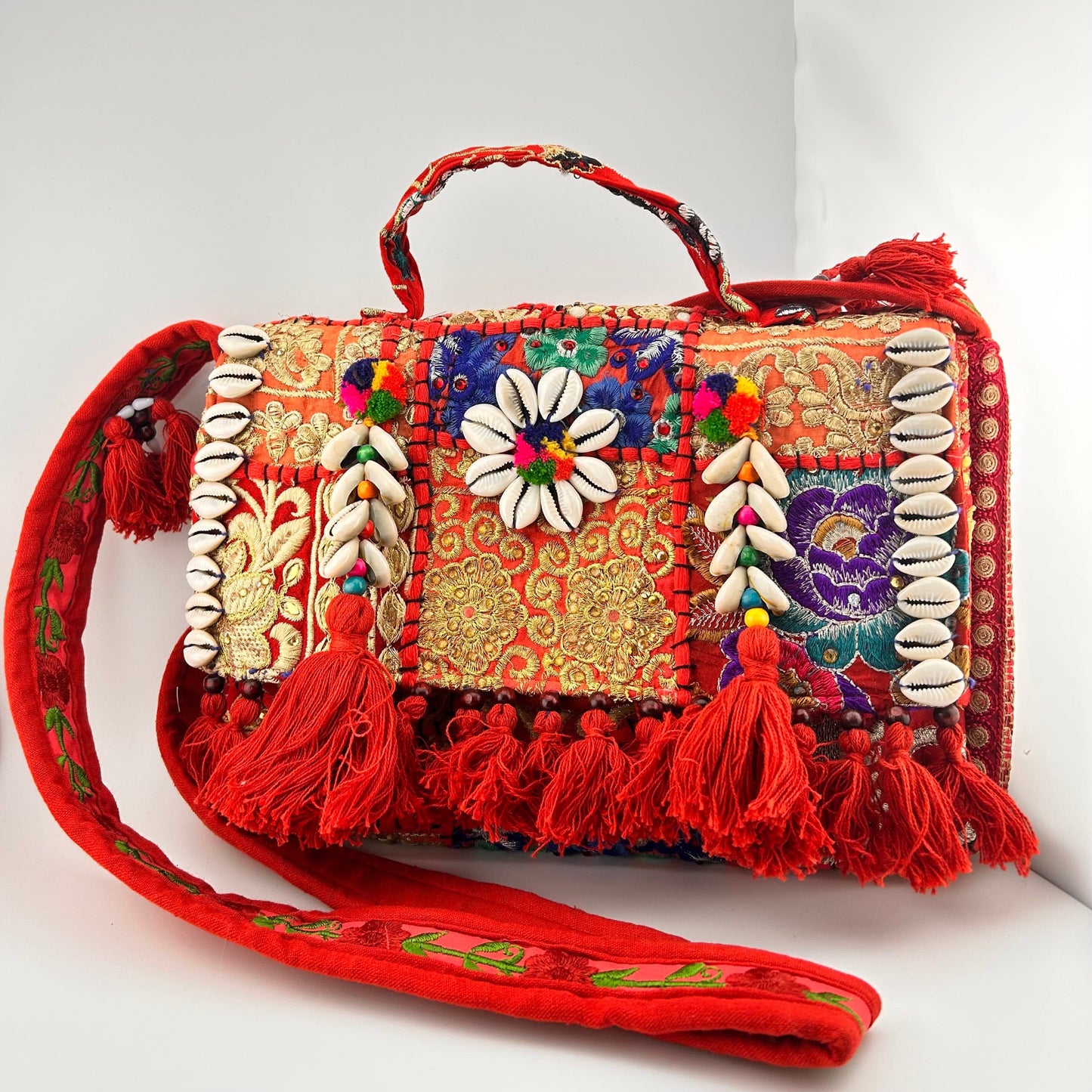 Boho Soul – Red upcycled handbag with cowrie shells, embroidery &amp; tassels