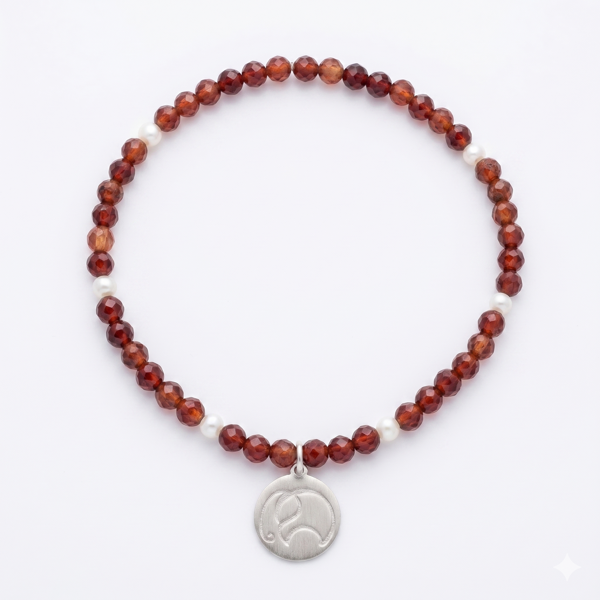 Mala Armband Geburtsmonat Januar mit Granat und Süßwasserperlen, silberner PRADIYA-Elefant, handgefertigt in Indien – Erlös schenkt einem Kind in Nepal ein Paar Schuhe