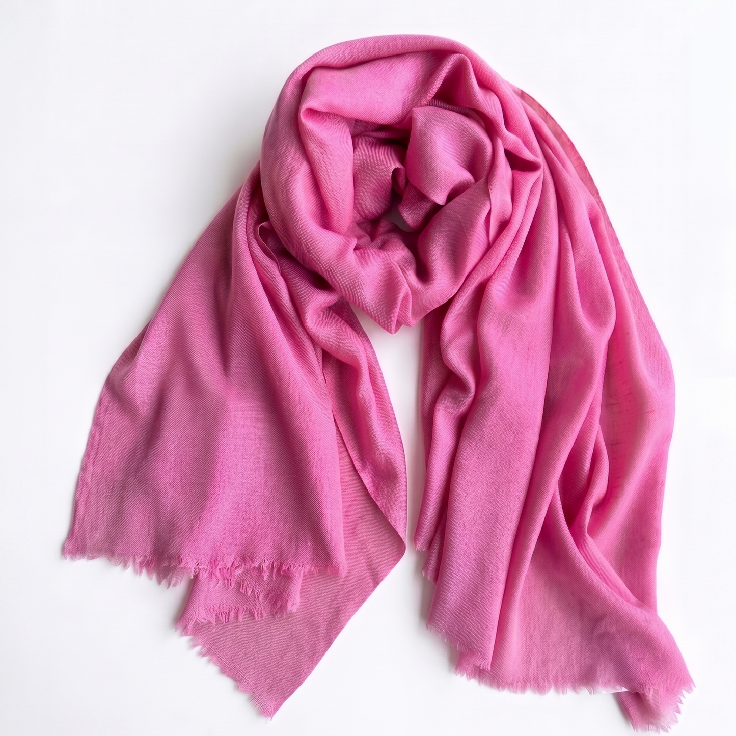 PRADIYA Angoraschal Flamingo – handgewebt in Chamba, Indien, 100% ethische Angorawolle vom Himalaya, 100x200 cm. Angora shawl blue horizon, handwoven in Chamba, India, 100% ethical angora wool from the Himalayas. Jeder Kauf gibt einem Kind in Nepal einen Monat Patenschaft zurück. Every purchase sponsors one month of care, education and a loving home for a child in Nepal. 
